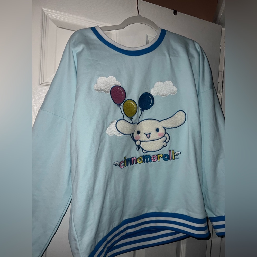 Cinnamon roll Sanrio sweatshirt box lunch